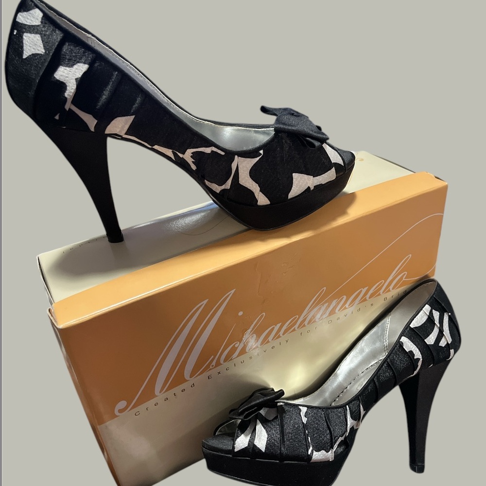 Sleek Black and White High Heels with Peep-Toe - Picture 2 of 12